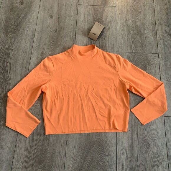 Nike woman’s yoga tight fit crop with long sleeve - Picture 1 of 4